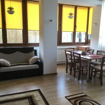 The Yellow House Apartman
