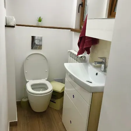 The Yellow House Apartment