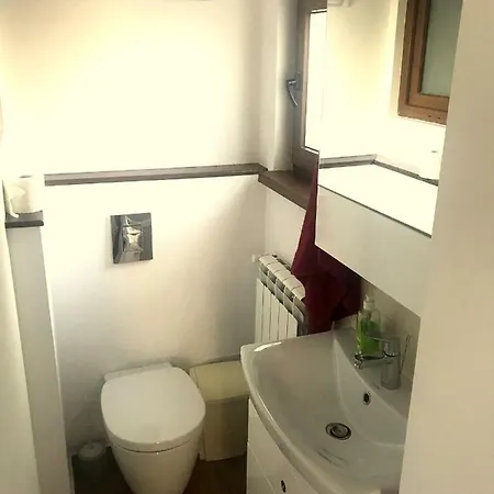 The Yellow House Apartment *